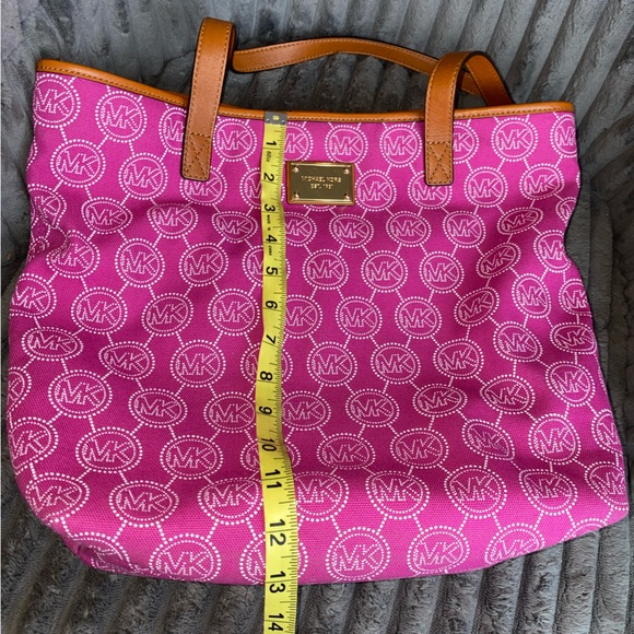 Michael Kors pink shoulder bag - Picture 9 of 11